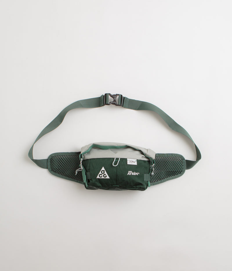Nike ACG Aysen 3L Pack in Vintage Green and Light Iron Ore / White