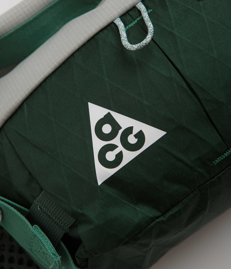 Nike ACG Aysen 3L Pack in Vintage Green and Light Iron Ore / White