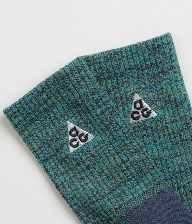Nike ACG Everyday Cushioned Crew Socks in Bicoastal and Thunder Blue / White