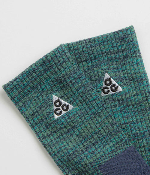 Nike ACG Everyday Cushioned Crew Socks in Bicoastal and Thunder Blue / White