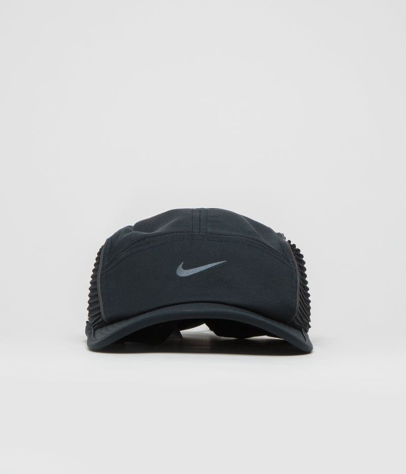 Nike AeroBill Cap in Black and Anthracite / Black