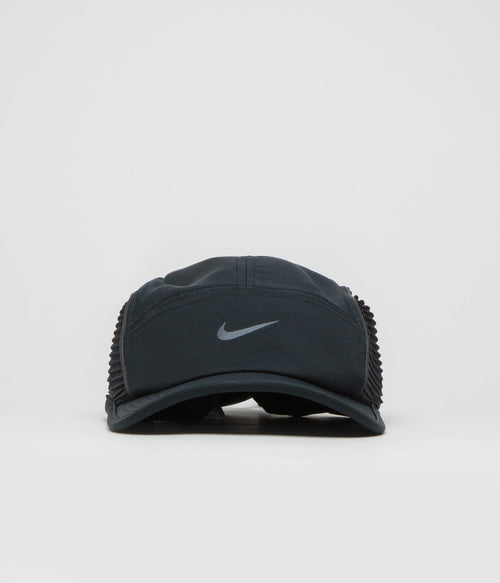 Nike AeroBill Cap in Black and Anthracite / Black