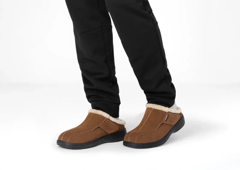 Men's Orthofeet Slippers in Brown. Sku: S331-2E