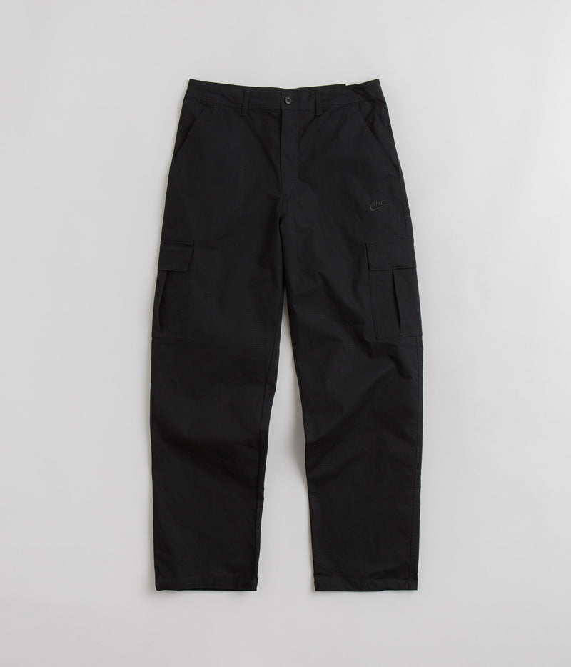 Nike Club Cargo Pants in Black and Black