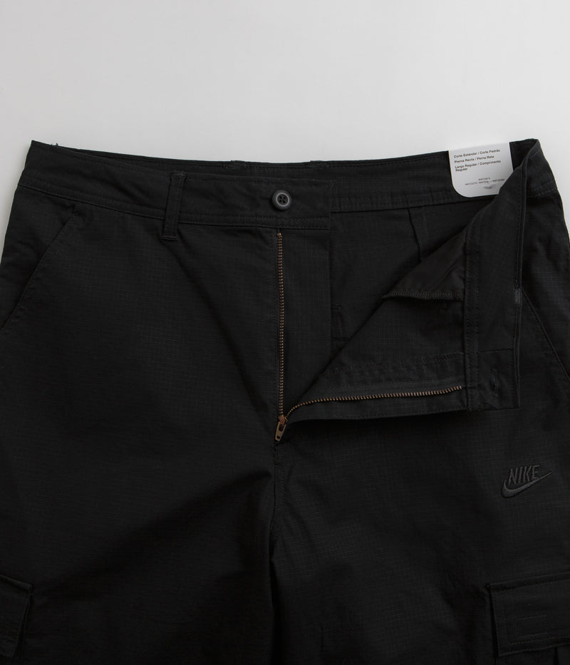 Nike Club Cargo Pants in Black and Black