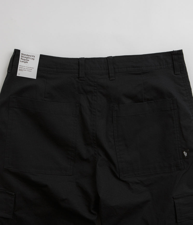 Nike Club Cargo Pants in Black and Black