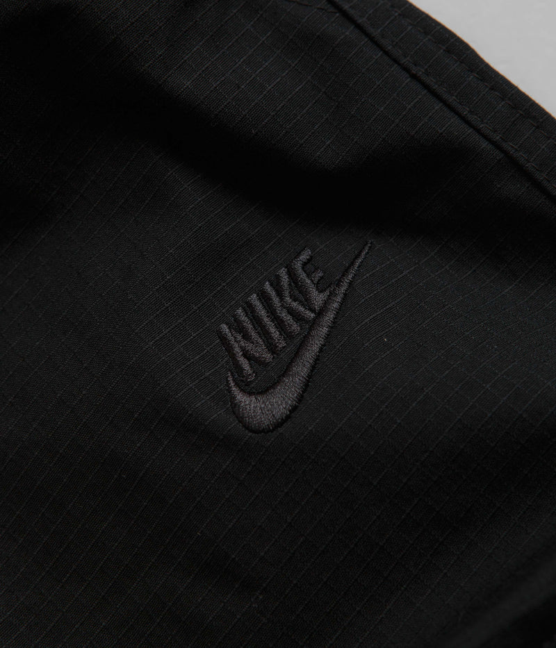 Nike Club Cargo Pants in Black and Black