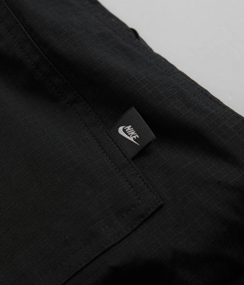 Nike Club Cargo Pants in Black and Black