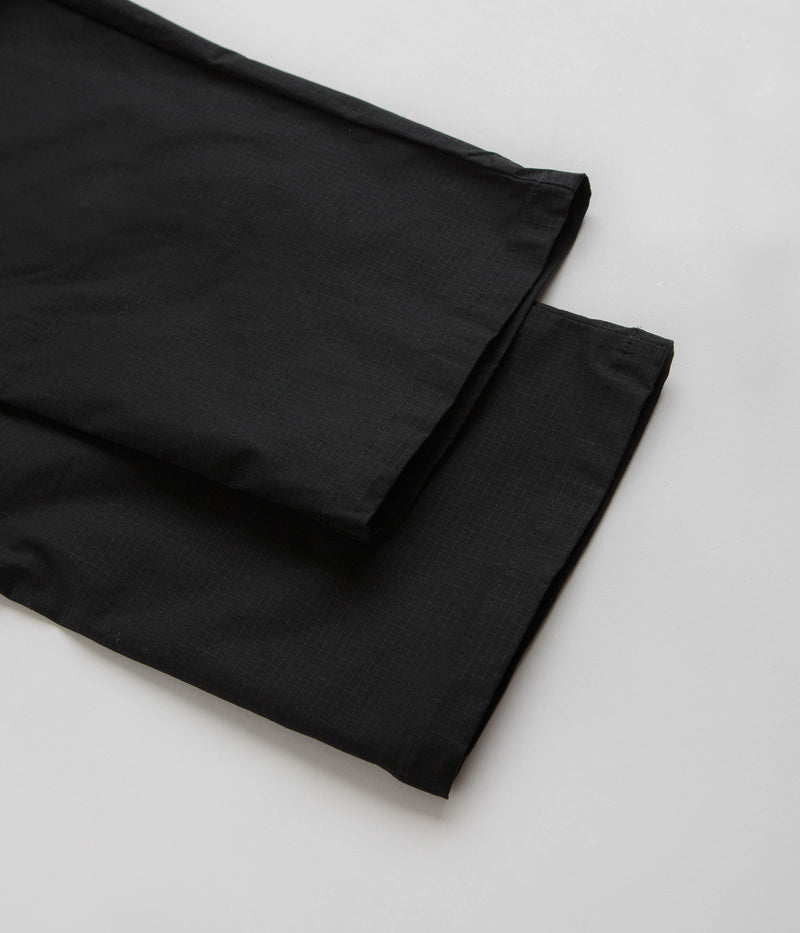 Nike Club Cargo Pants in Black and Black