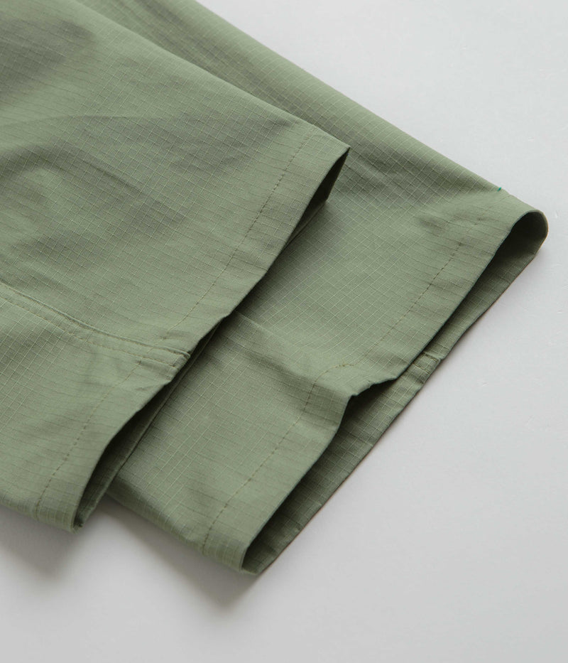 Nike Club Cargo Pants in Oil Green and Oil Green