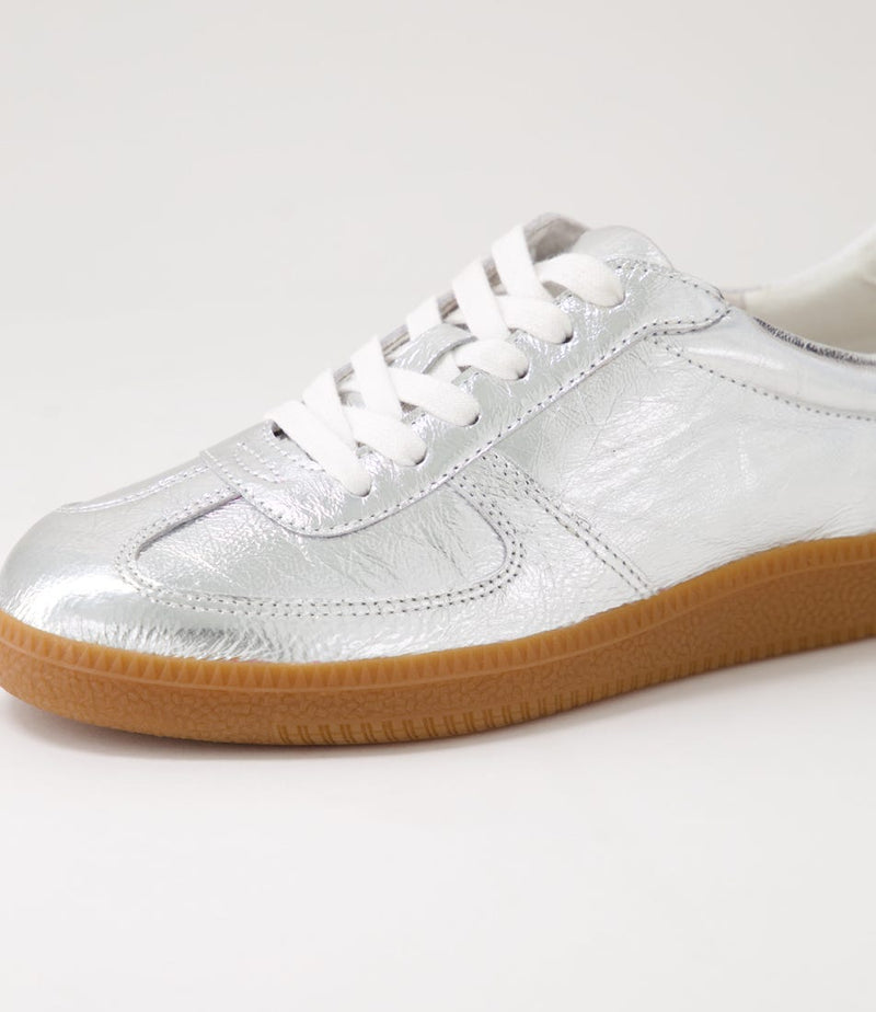 Women's Django & Juliette Dari in Silver-Gum Sole Shrunken Leather. Sku: DJ21134SIUCM