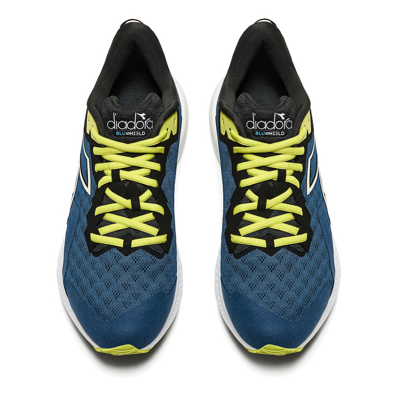 Diadora Mythos Blushield Volo 3