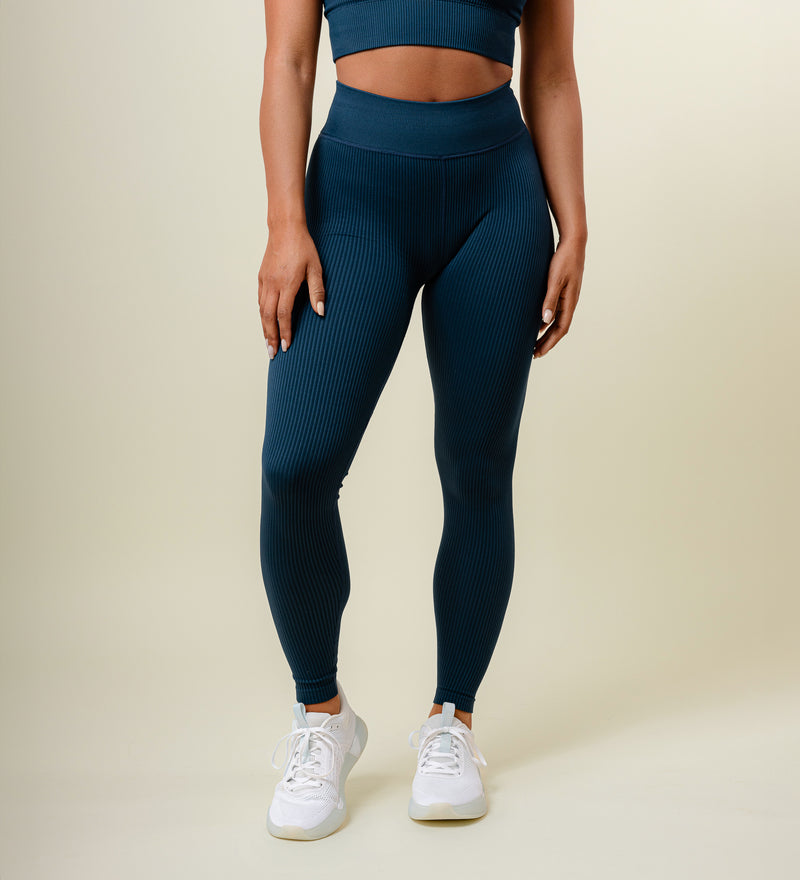 High-Rise Aura Tight 26"