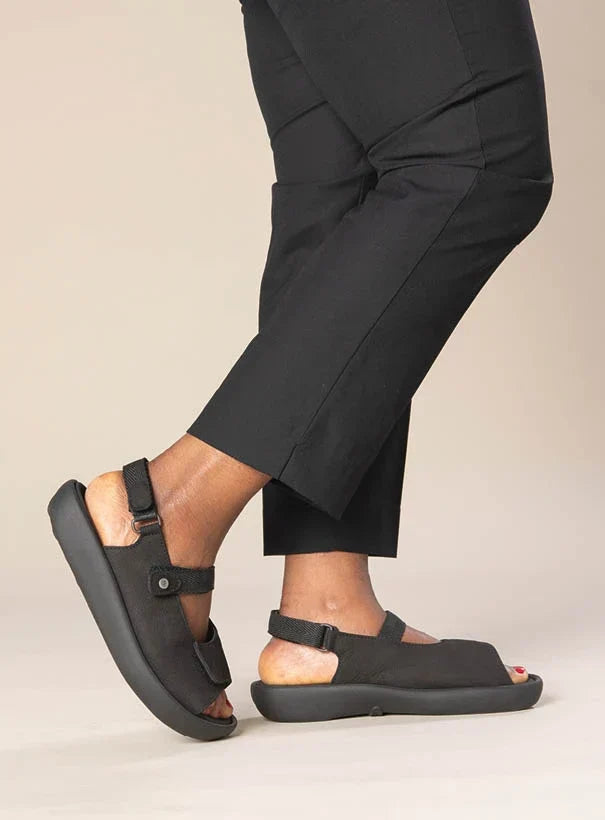 Women's Wolky Jewel XW in Black Nubuck. Sku: 00823-11000