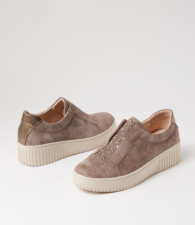 Women's Django & Juliette Kangie in Taupe-Bronze Suede Leather. Sku: DJ19853NKADD