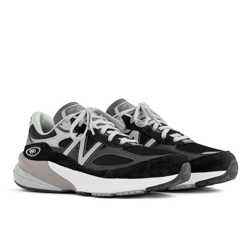 Men's New Balance Footwear in Black/ White. Sku: M990BK6-4E