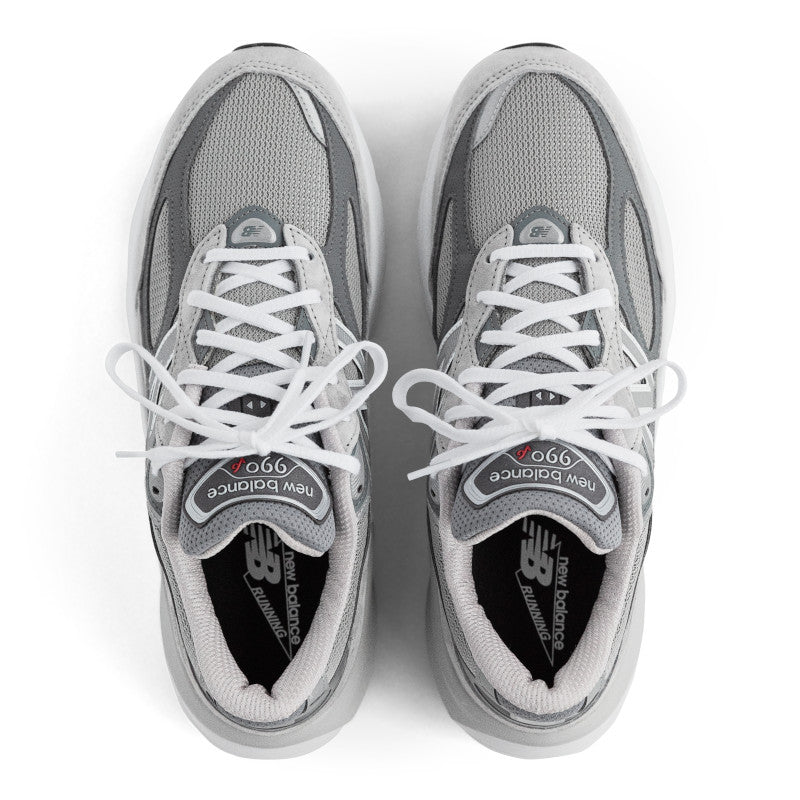 Men's New Balance Footwear in Black/ White. Sku: M990GL6-4E