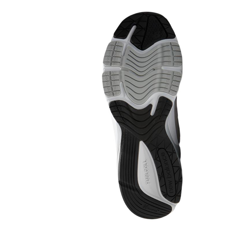 Men's New Balance Footwear in Black/ White. Sku: M990GL6-6E