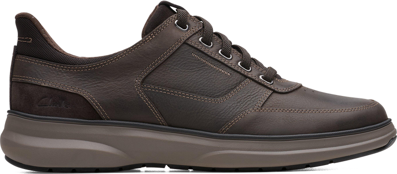 Quarter turn view Men's Clarks Footwear style name Mullan Easy Wide in color DK BRN LEA. Sku: 26184416W