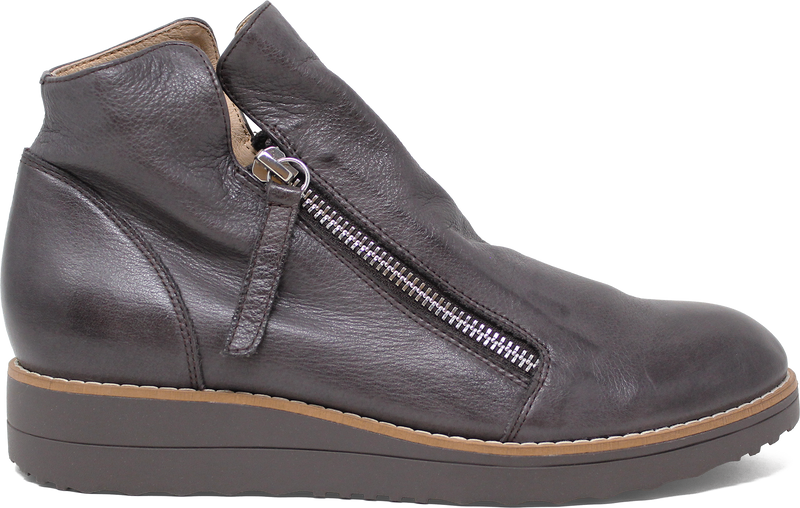 Women's Django & Juliette Ohmy in Chocolate-Chocolate Sole Leather. Sku: DJ16318ELMLE