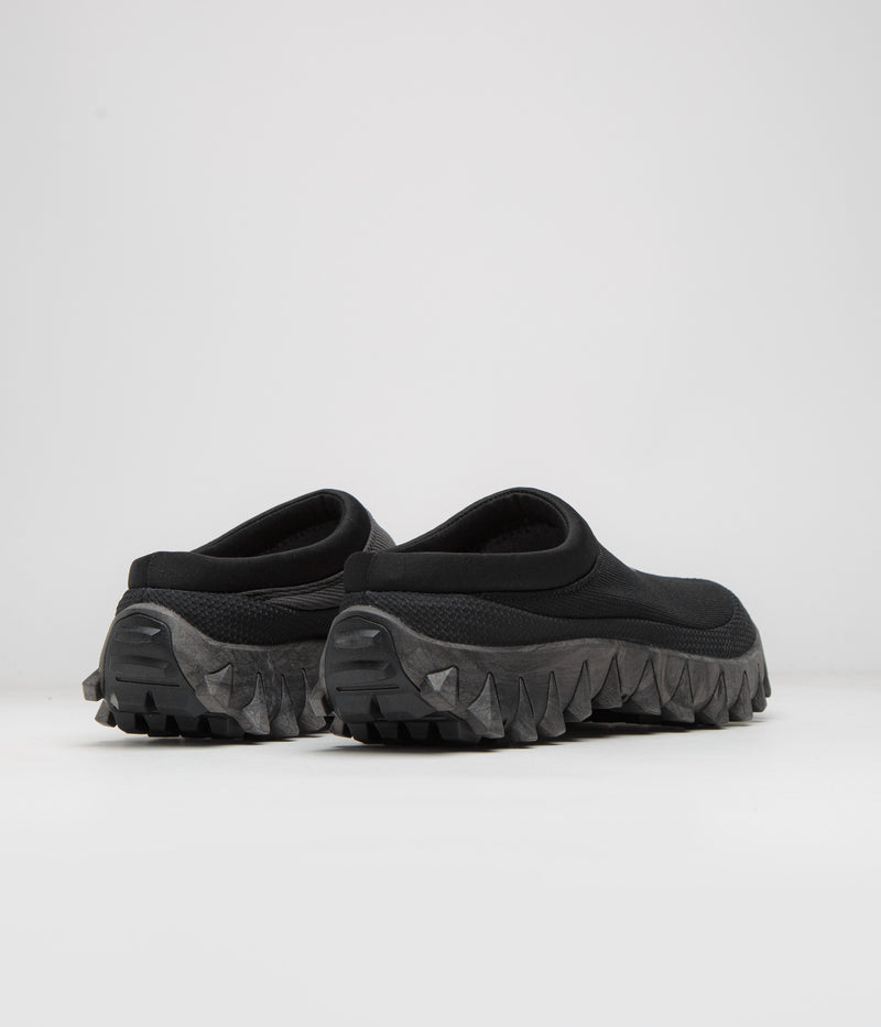 Salomon Snowclog Shoes in Black and Black / Asphalt