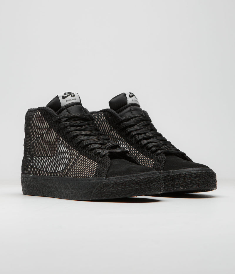 Nike SB Blazer Mid Premium Shoes in White and Black and White - Black