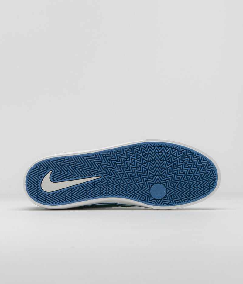 Nike SB Chron 2 Canvas Shoes in Malachite and Summit White and Malachite