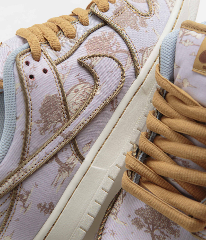Nike SB City of Style Dunk Low Pro Premium Shoes in Football Grey and Coconut Milk and Khaki