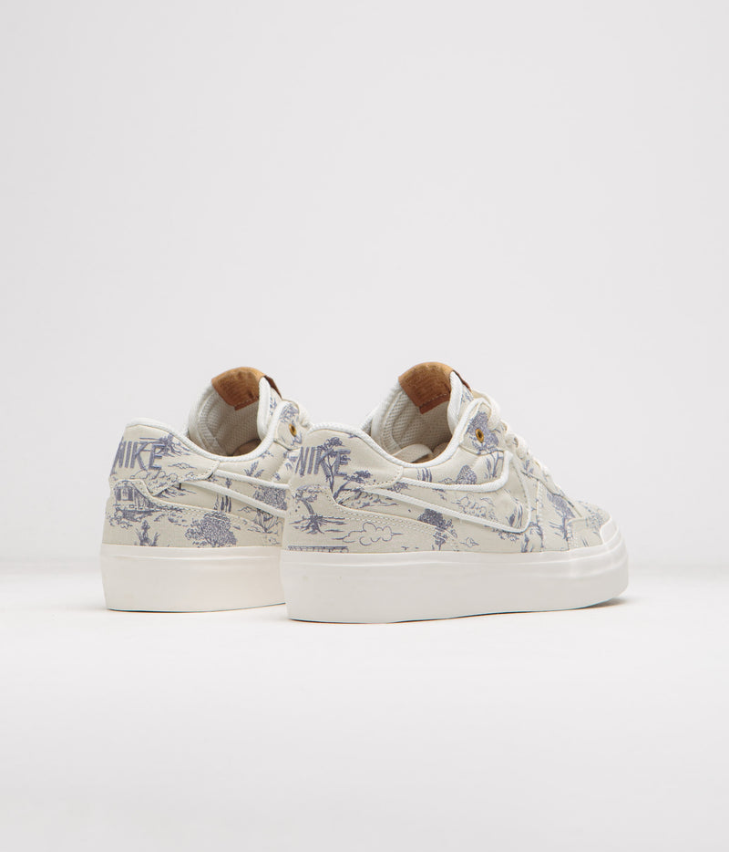 Nike SB City of Style Pogo Plus Premium Shoes in Sail and Light Bone and Light Carbon - Bronzine