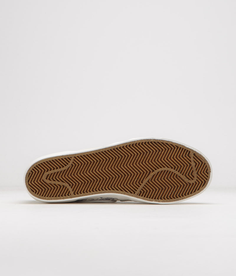 Nike SB City of Style Pogo Plus Premium Shoes in Sail and Light Bone and Light Carbon - Bronzine