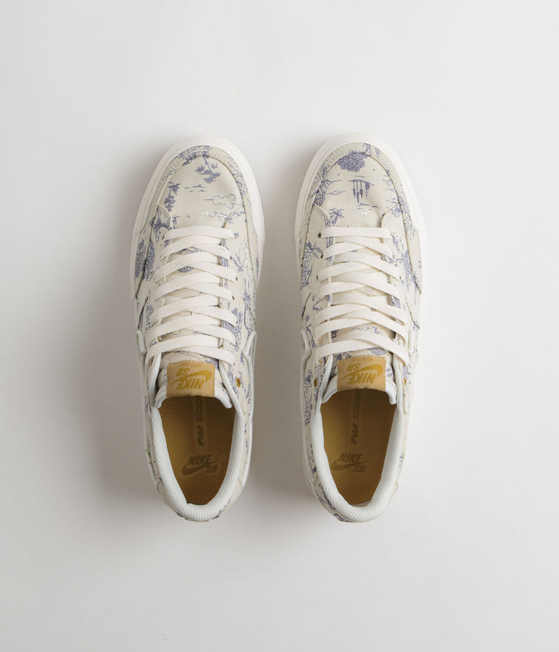 Nike SB City of Style Pogo Plus Premium Shoes in Sail and Light Bone and Light Carbon - Bronzine