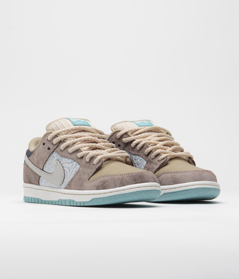 Nike SB Dunk Low Pro Premium Shoes in Baroque Brown and Summit White and Sanddrift