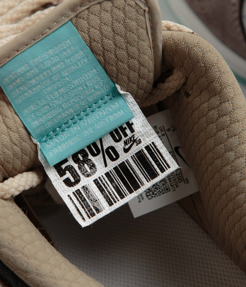 Nike SB Dunk Low Pro Premium Shoes in Baroque Brown and Summit White and Sanddrift