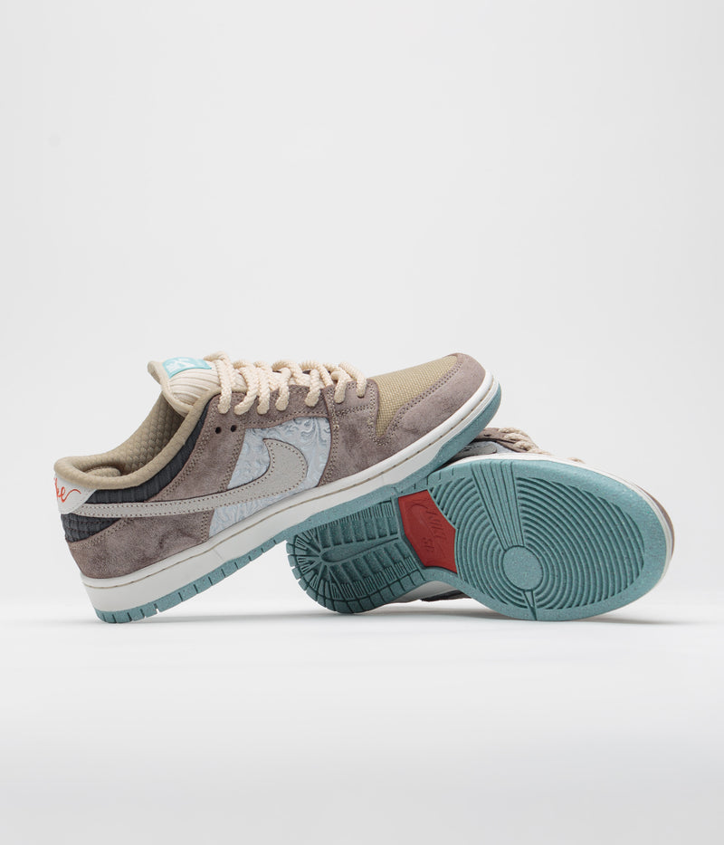 Nike SB Dunk Low Pro Premium Shoes in Baroque Brown and Summit White and Sanddrift