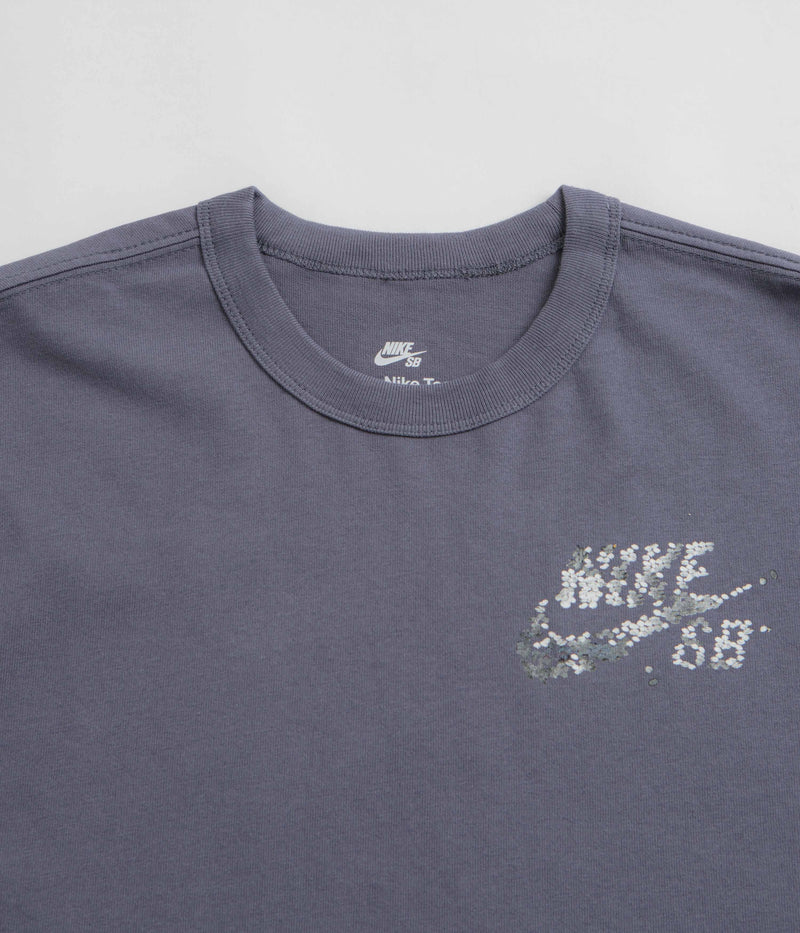 Nike SB Yuto T-Shirt in Light Carbon