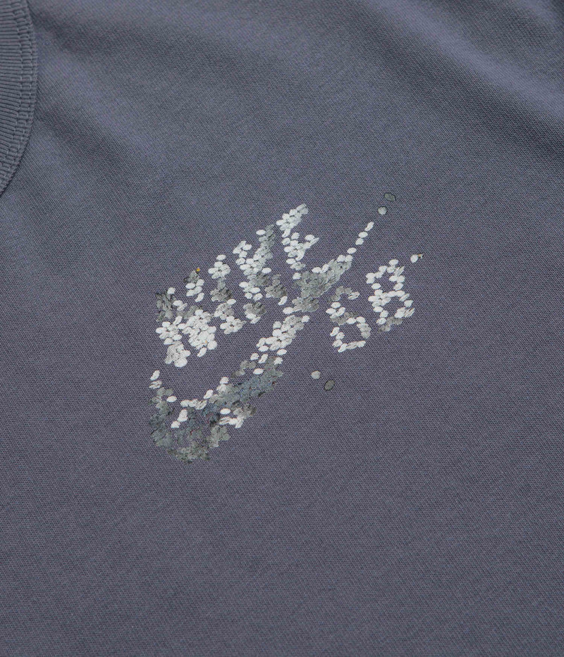 Nike SB Yuto T-Shirt in Light Carbon