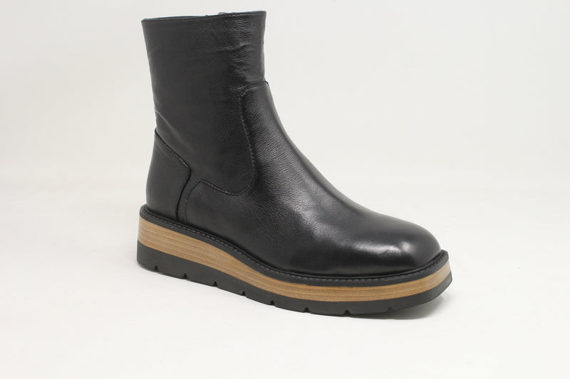 Women's Django & Juliette Tiran in Black-Natural & Black Leather-Sole. Sku: DJ21021CEWC5
