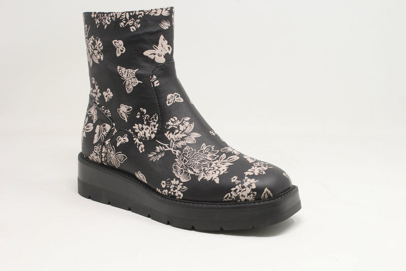 Women's Django & Juliette Tiran in Black & Milk Flower Leather. Sku: DJ21021C8ILE